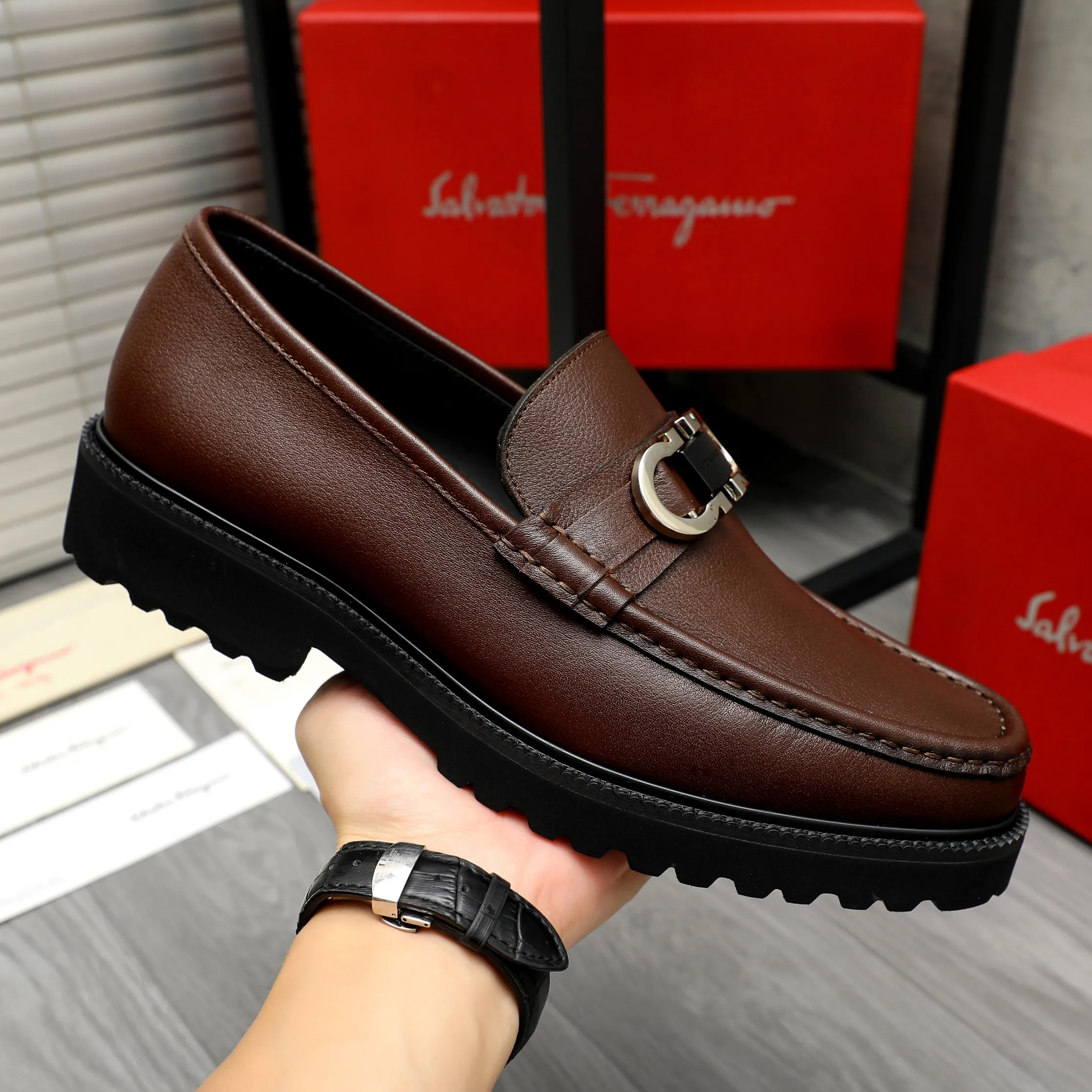 Men's shoes 💰540 Product trademark: Ferragamo "Ferragamo" business slip-on leather shoes Regular size: 38-44 (45.46 custom-made, non-refundable) Product materials: Selected high-quality cowhide upper, cowhide lining, original outsole